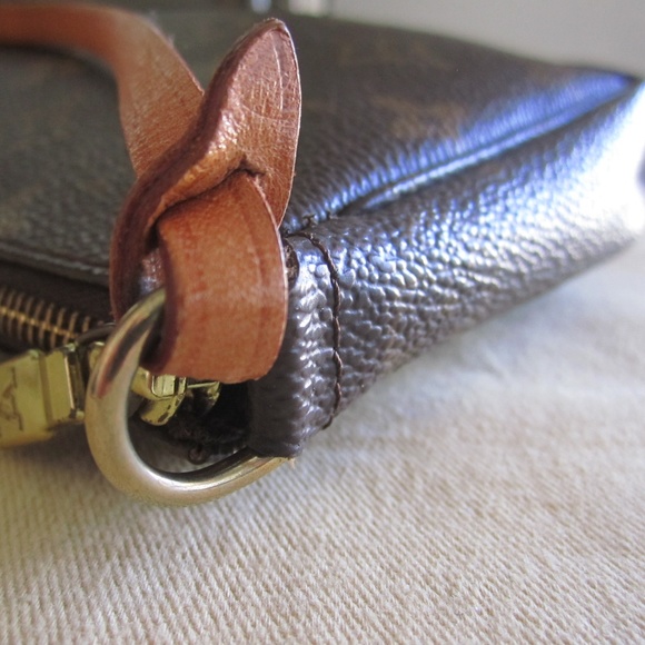 SOLD Auth. Louis Vuitton Monogram Pochette Clutch - Picture 7 of 8